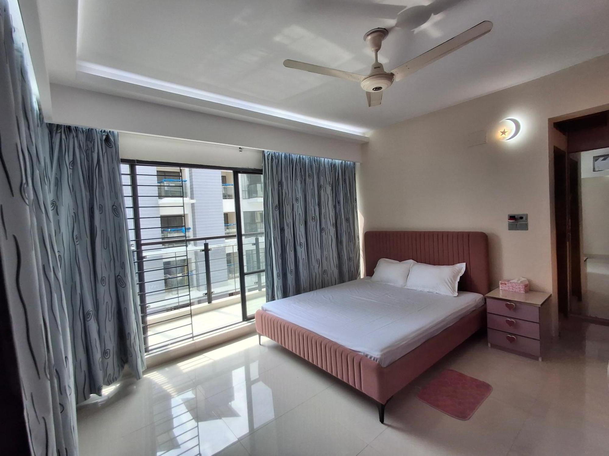 Elegant Secured Family Apartment With Open Space 达卡 外观 照片