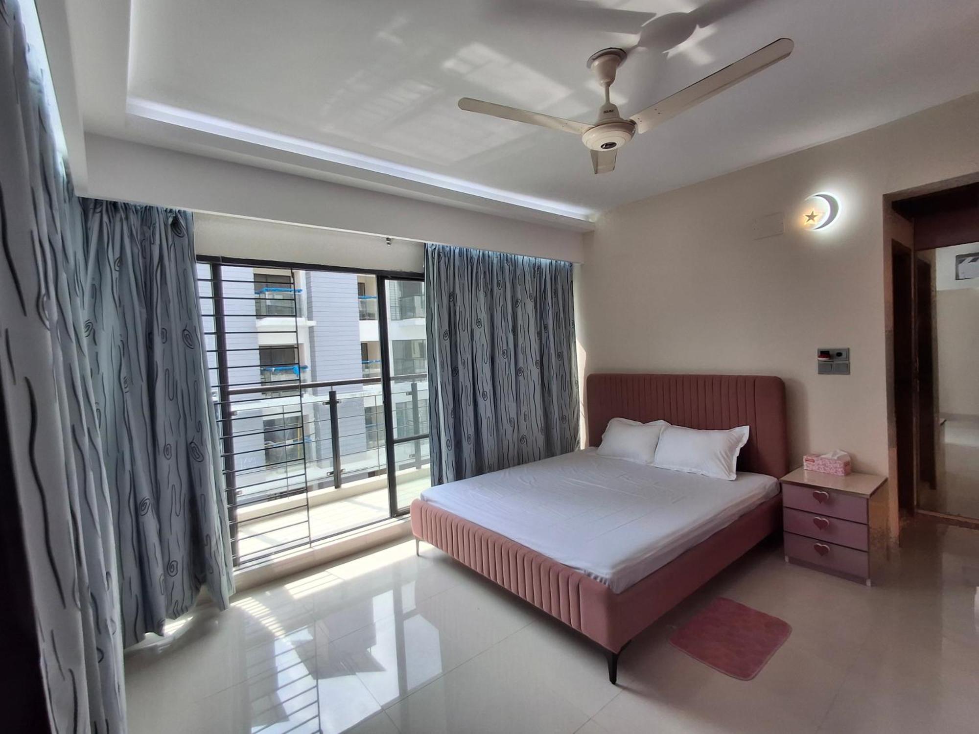 Elegant Secured Family Apartment With Open Space 达卡 外观 照片