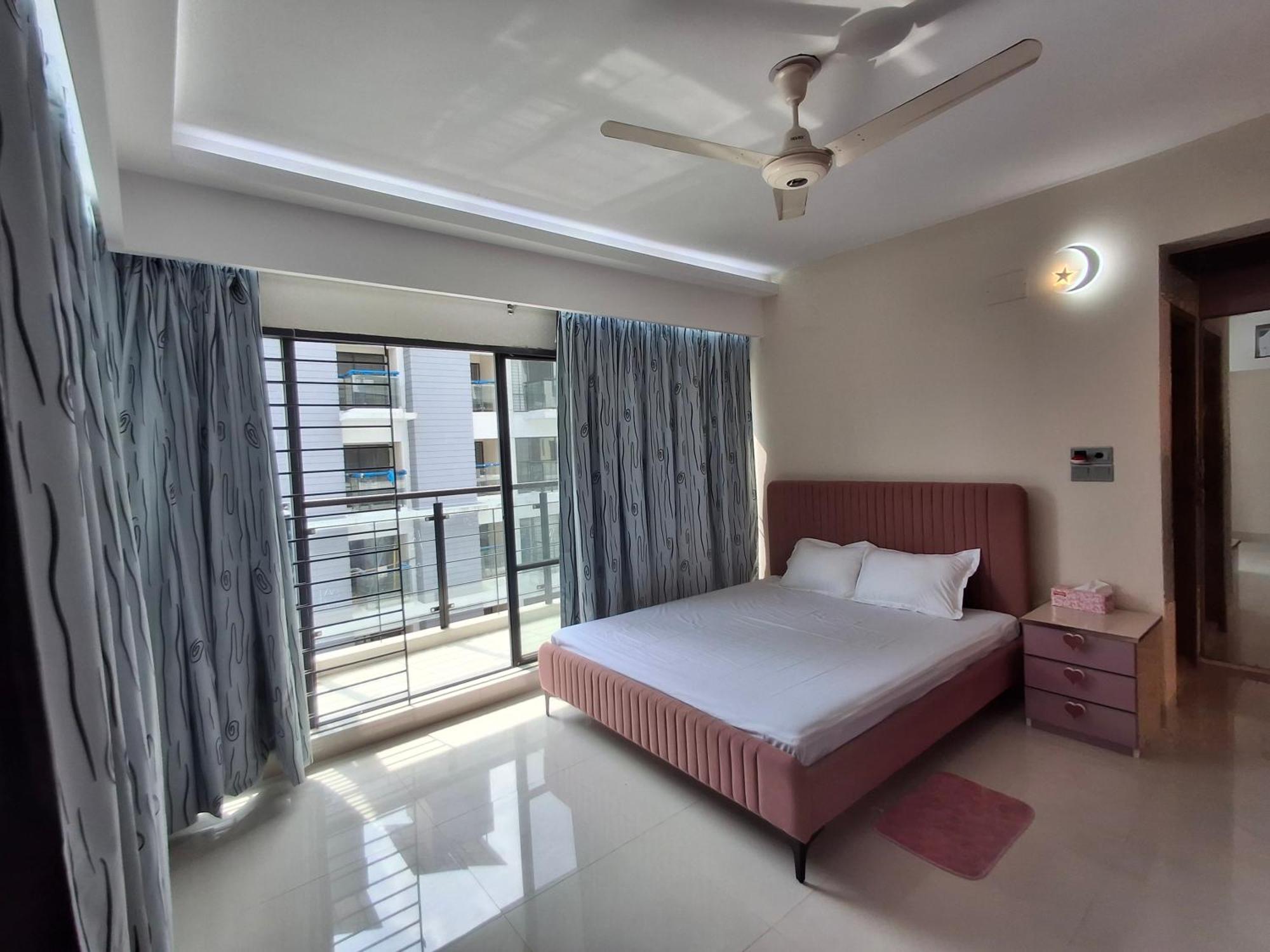 Elegant Secured Family Apartment With Open Space 达卡 外观 照片
